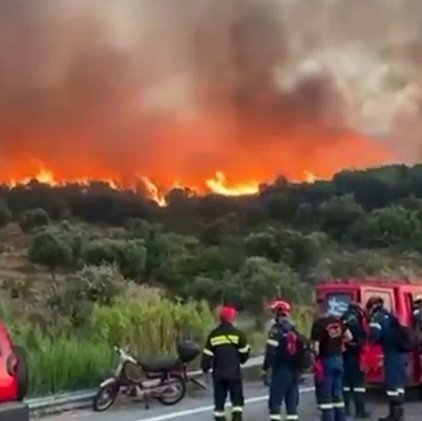 Υπό μερικό έλεγχο η φωτιά έξω από τη Ναύπακτο–Σε επιφυλακή για αναζωπυρώσεις, επιστρέφουν στα σπίτια τους οι κάτοικοι