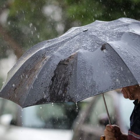 Συννεφιασμένος ο καιρός-Αναμένεται πτώση της θερμοκρασίας και καταιγίδες