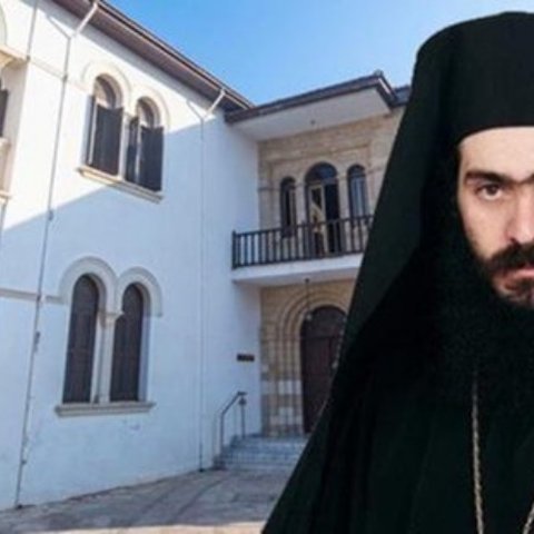 Συντετριμμένος ο Τυχικός μετά την έκπτωσή του από τη Μητρόπολη-Αρνείται τα περί αποτειχισμού