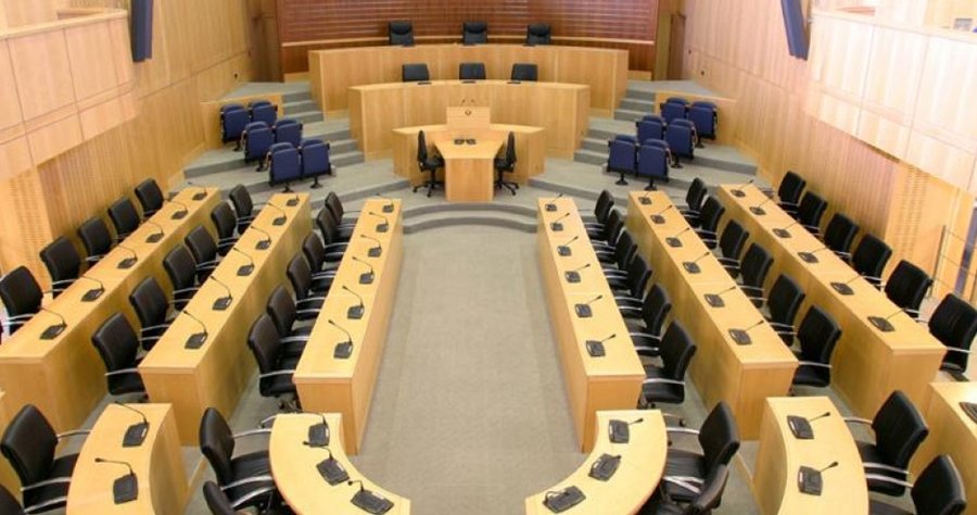 Δεν πάνε Ολομέλεια οι προτάσεις νόμου για τη θεσμοθέτηση θητειών και ασυμβίβαστου βουλευτών