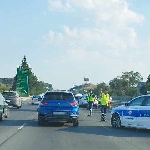 Καραμπόλα τριών οχημάτων στον αυτοκινητόδρομο-Έκλεισε η μια λωρίδα (pic)