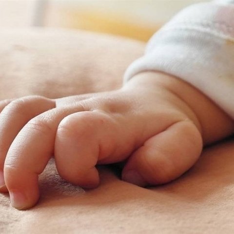 Με χτυπήματα και σημάδια τα βρέφη-Ψάχνουν να στήσουν το παζλ με την παιδοκόμο