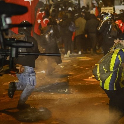 ΒΙΝΤΕΟ: Ξεχειλίζει η οργή στην Τουρκία–«Έγκλειστος ή όχι ο Ιμάμογλου θα σας νικήσει»