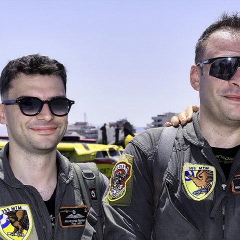Οι πιλότοι του Canadair περιγράφουν τα όσα συνέβησαν στην αναγκαστική προσθαλάσσωση-«Ήμασταν μιάμιση ώρα μέσα στη θάλασσα»