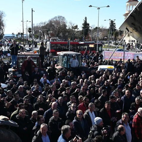 ΒΙΝΤΕΟ: Σε εξέλιξη το αγροτικό συλλαλητήριο στην Θεσσαλονίκη-Mε πούλμαν έφτασαν αγρότες από τη Θεσσαλία