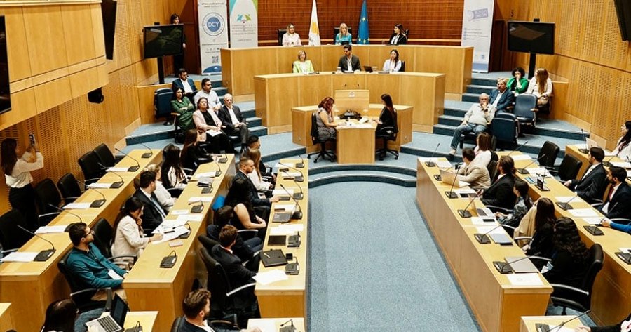 Πολλαπλές συντάξεις, εξοικονόμηση νερού, νόμος για τις συγκεντρώσεις στην ατζέντα της Ολομέλειας της Βουλής