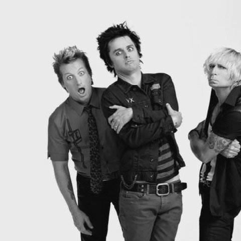 Green Day: Χιλιάδες θεατές στο ΟΑΚΑ στην πρώτη τους συναυλία στην Ελλάδα: «Είμαστε οι Greek Day»
