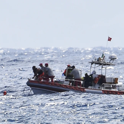 Πέντε οι νεκροί από το ναυάγιο-Ανάμεσα τους ο μεγιστάνας Λιντς και η κόρη του