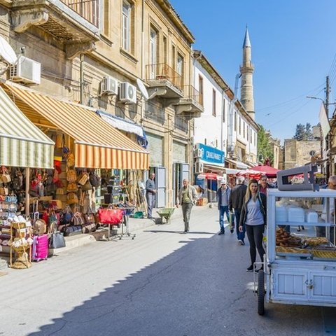Τα ψώνια των Ελληνοκυπρίων γλίτωσαν τα κατεχόμενα από την οικονομική κρίση