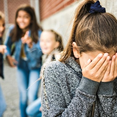 Στη μείωση της σχολικής βίας στοχεύει η εθνική στρατηγική του Υπουργείου Παιδείας