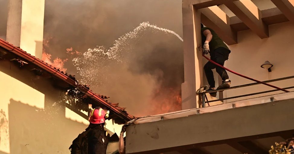 Πολλαπλά πύρινα μέτωπα στην Ελλάδα-Καίγονται σπίτια σε Κρυονέρι και Δροσοπηγή, ακούγονται εκρήξεις (pics) Πολλαπλά πύρινα μέτωπα στην Ελλάδα-Καίγονται σπίτια σε Κρυονέρι και Δροσοπηγή, ακούγονται εκρήξεις (pics)