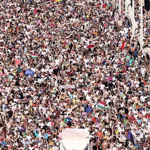 ΒΙΝΤΕΟ: Μεγαλειώδης συμμετοχή στο Budapest Pride παρά την απαγόρευση
