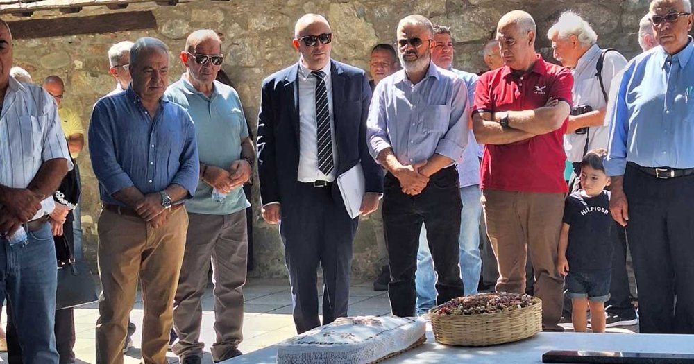 Τελέστηκε το μνημόσυνο και τα αποκαλυπτήρια του Μνημείου των ηρώων της Άλωνας Τελέστηκε το μνημόσυνο και τα αποκαλυπτήρια του Μνημείου των ηρώων της Άλωνας