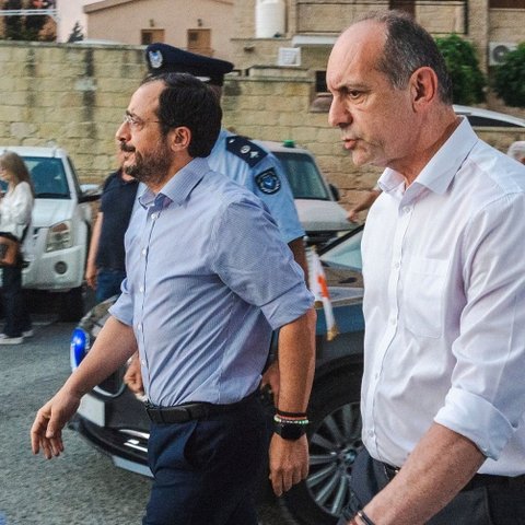 Απαντά στις επικρίσεις για ασυνεννοησία για τη φονική πυρκαγιά ο Χαρτσιώτης-«Δεν είναι ώρα για απόδοση ευθυνών»