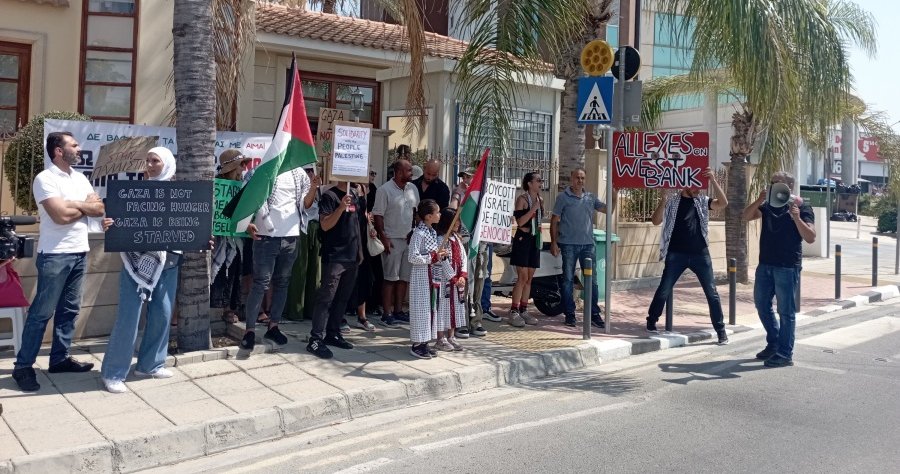 Πίεση προς Ισραήλ ζήτησε ο Πρέσβης Παλαιστίνης σε συμβολική διαμαρτυρία και απεργία πείνας Πίεση προς Ισραήλ ζήτησε ο Πρέσβης Παλαιστίνης σε συμβολική διαμαρτυρία και απεργία πείνας