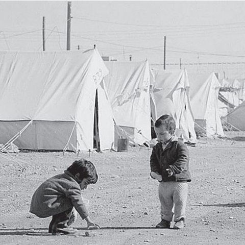 ​​​​​​​Η προσωπική πορεία προσφύγων από το 1974 στο συμμετοχικό έργο «Νήματα»