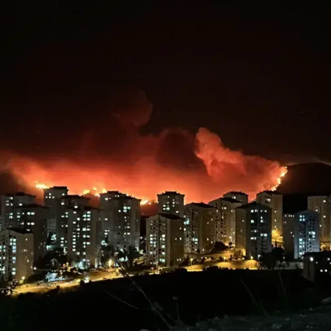 Εικόνες αποκάλυψης από τις καταστροφικές πυρκαγιές στην Τουρκία Εικόνες αποκάλυψης από τις καταστροφικές πυρκαγιές στην Τουρκία