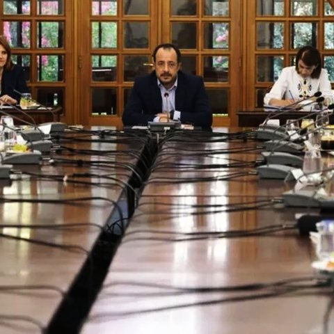 Πώς απαντά η Κυβέρνηση για τα περί αντισυνταγματικότητας νομοσχεδίων για μεταρρύθμιση Νομικής και Ελεγκτικής Υπηρεσίας