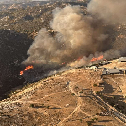 Υπό έλεγχο η πυρκαγιά στο Πισσούρι-Σε επιφυλακή πυροσβεστικά οχήματα