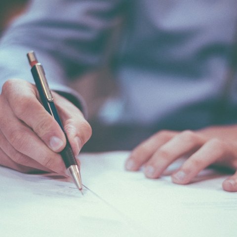 Ψηφίστηκαν νόμοι για αλλαγές στα χρηματικά όρια στις συνοπτικές διαδικασίες σύναψης δημόσιων συμβάσεων