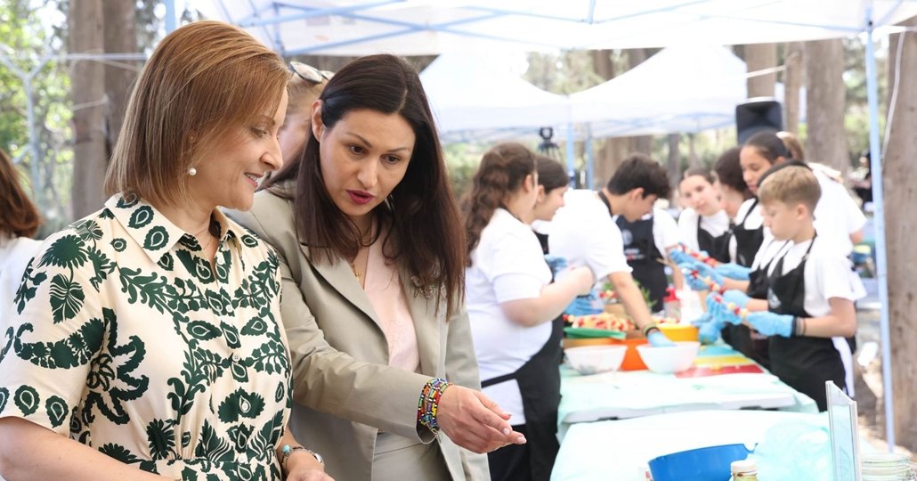 Στο περιβόλι του Προεδρικού μαθητές, ετοίμασαν υγιεινό πρόγευμα