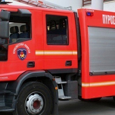 Οδηγός εγκλωβίστηκε στο όχημα του μετά από τροχαίο