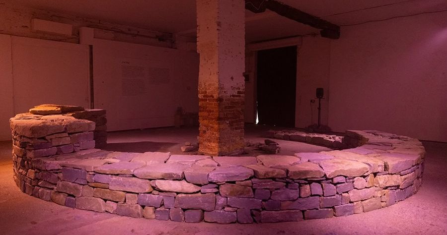 Δριμεία επίθεση Ομίλου Λογοτεχνίας και Κριτικής στο κυπριακό βιβλίο της Μπιενάλε-«Εμπεριέχει παραπλανητικές στρεβλώσεις» Δριμεία επίθεση Ομίλου Λογοτεχνίας και Κριτικής στο κυπριακό βιβλίο της Μπιενάλε-«Εμπεριέχει παραπλανητικές στρεβλώσεις»