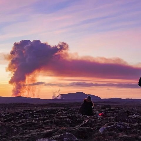 ΒΙΝΤΕΟ: Συγκλονιστικές εικόνες στην Ισλανδία-Έφτασε σε σπίτια η ηφαιστειακή λάβα
