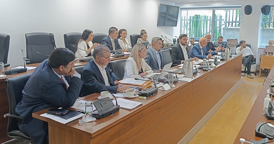 Έστειλε πίσω στο Υπουργείο Υγείας τα νομοσχέδια για τα Βιοϊατρικά Εργαστήρια η Βουλή