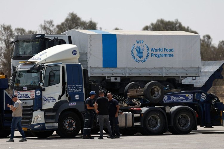 2025-05-26T093807Z_195541156_RC2KPEA8RRZO_RTRMADP_5_ISRAEL-PALESTINIANS-GAZA-AID-1200x800