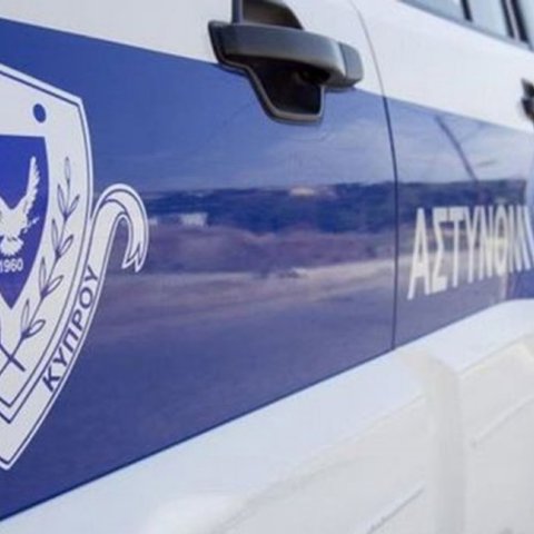 Στο νοσοκομείο δύο πρόσωπα μετά από τροχαίο παρά τον κυκλικό κόμβο Ριζοελιάς