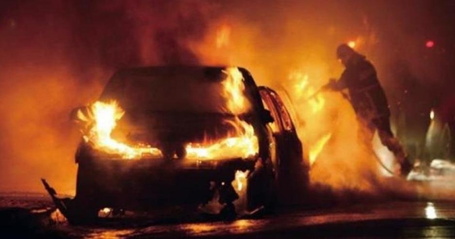Στις φλόγες όχημα 33χρονης έξω από κατοικία στη Λάρνακα