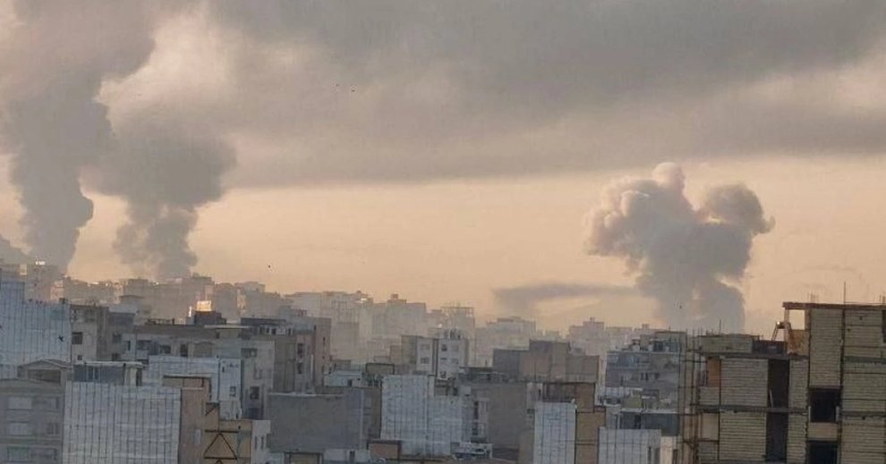 Το Ισραήλ βομβάρδισε το Ιράν-Νεκρός ο επικεφαλής των Φρουρών της Επανάστασης, απειλεί με αντίποινα η Τεχεράνη