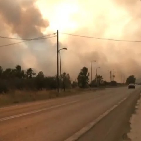 LIVE: Πύρινη κόλαση στη Νέα Αγχίαλο, συνεχείς εκρήξεις σε αποθήκη πυρομαχικών-Χτυπούν καμπάνες για να απομακρυνθούν οι κάτοικοι