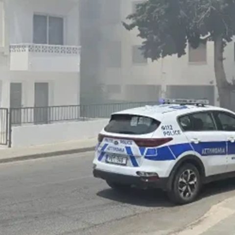 Φωτιά σε παλιά αντικείμενα σε ακατοίκητη πολυκατοικία στην Πάφο