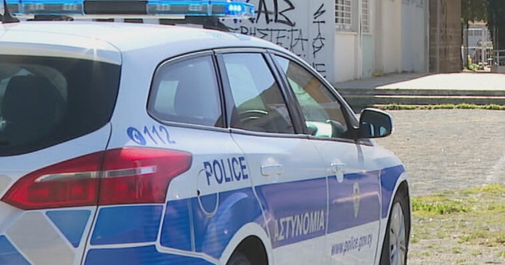 Μαθητές κουκουλοφόροι πίσω από τη φωτιά στο σχολείο στη Λεμεσό-Έκαψαν ελαστικά και έριχναν κροτίδες