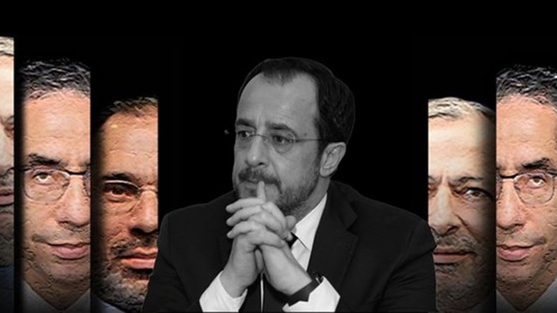 εις