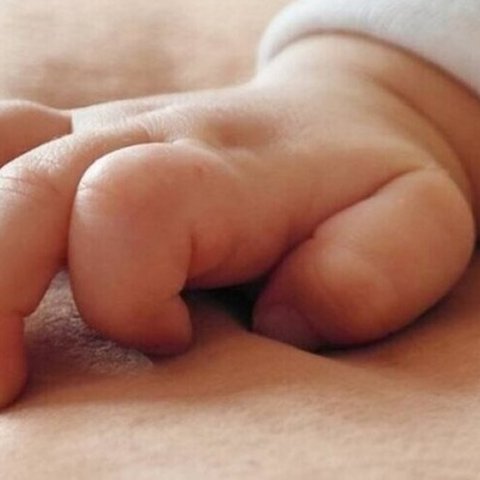 Γονείς άφησαν το ένδεκα μηνών μωρό τους να κλαίει στο μπαλκόνι και κοιμήθηκαν με κλειστές τις μπαλκονόπορτες