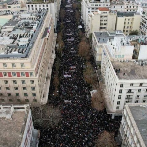 Σπάσανε τα κοντέρ οι μεγαλειώδεις συγκεντρώσεις σε όλη την Ελλάδα-Θάλασσα οργής ξεχύθηκε στους δρόμους