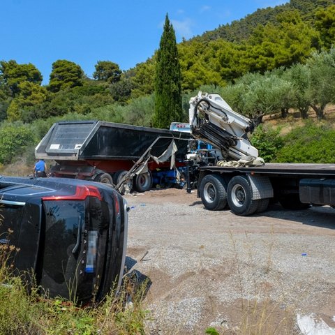 Φρουρούμενος νοσηλεύεται ο οδηγός της νταλίκας στην Ελλάδα-Σε κρίσιμη κατάσταση ο 19χρονος