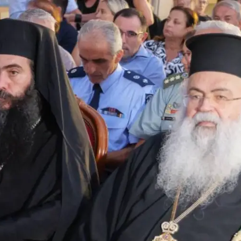 Έδωσε άδεια στον Τυχικό να λειτουργήσει στο μνημόσυνο της μητέρας του στα Μέσανα ο Αρχιεπίσκοπος