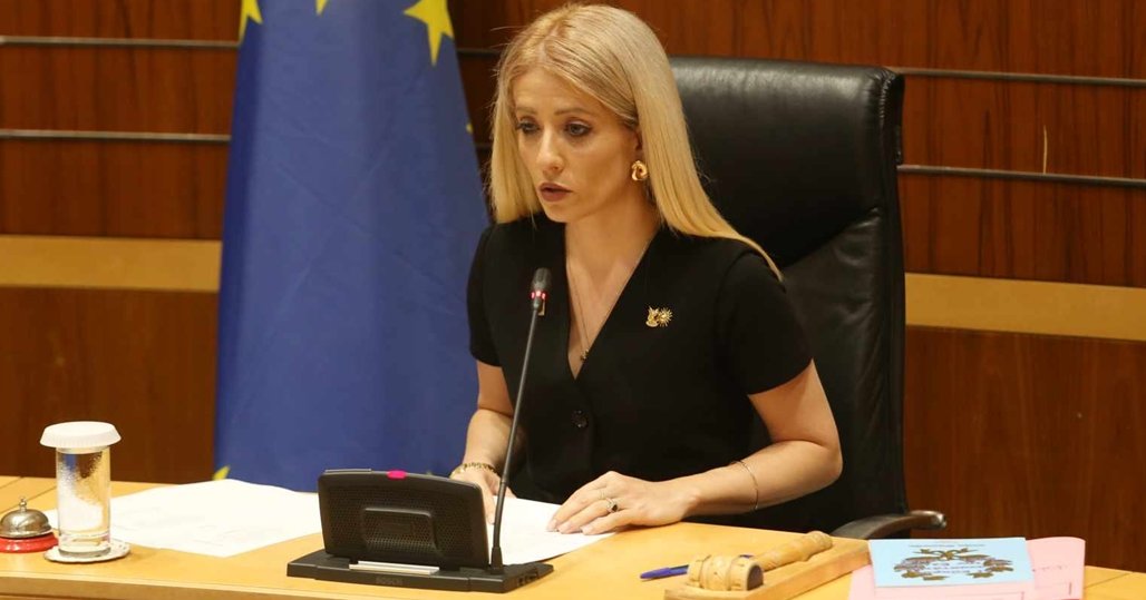 Η χλιδάτη διαμονή σε Λονδίνο για συνοδεία ΠτΒ και τα πανάκριβα έπιπλα για την καντίνα-Τα ευρήματα της Ελεγκτικής