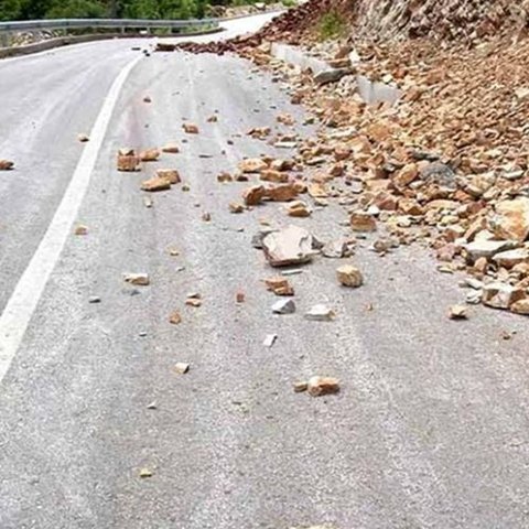 Κατολισθήσεις βράχων στον δρόμο Πλατρών-Τροόδους λόγω έντονης βροχόπτωσης