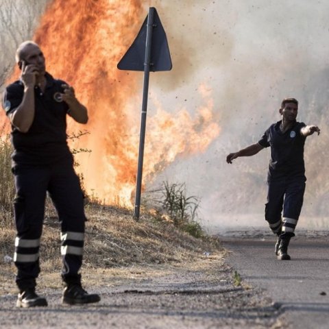 Η Ιταλία φλέγεται από ανθρώπινα χέρια-Πώς οι πυρκαγιές έγιναν «όπλο» στα χέρια της μαφίας