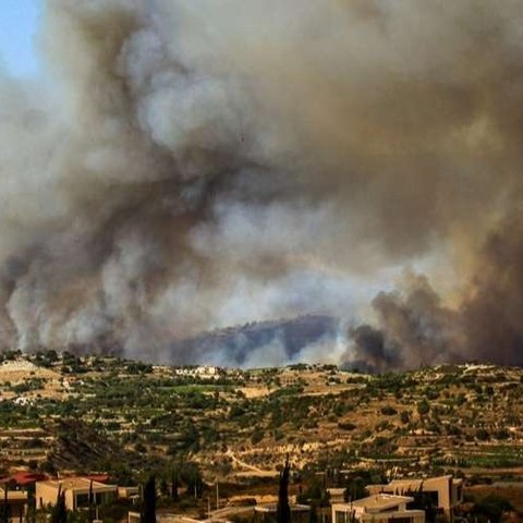 LIVE: Δυο ενεργά μέτωπα στην Πάφο-Υπήρξαν αναζωπυρώσεις το βράδυ, βελτιώνεται η εικόνα στο πύρινο μέτωπο