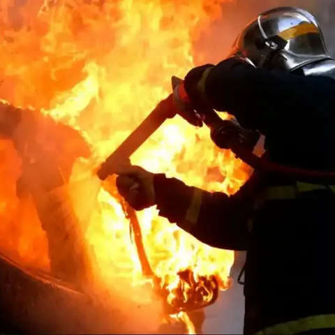 Στις φλόγες όχημα γυναίκας στη Λεμεσό-Έρευνες για τα αίτια της φωτιάς