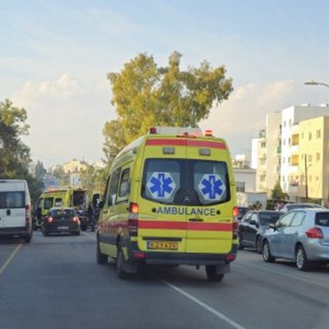 Σύγκρουση δύο αυτοκινήτων και μοτοσικλέτας στη Λεωφόρο Λάρνακος-Στο νοσοκομείο ένα πρόσωπο (pic)