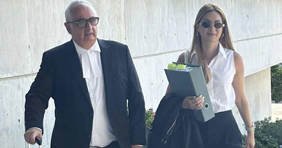 Σκληρό πόκερ για το διάταγμα για την αναστολή απόλυσης Βαρωσιώτου-Εντός της ημέρας η απόφαση Ανωτάτου Σκληρό πόκερ για το διάταγμα για την αναστολή απόλυσης Βαρωσιώτου-Εντός της ημέρας η απόφαση Ανωτάτου