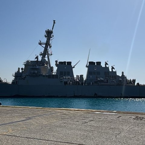 Στην Κύπρο το αμερικανικό αντιτορπιλλικό USS THE SULLIVANS (pic)