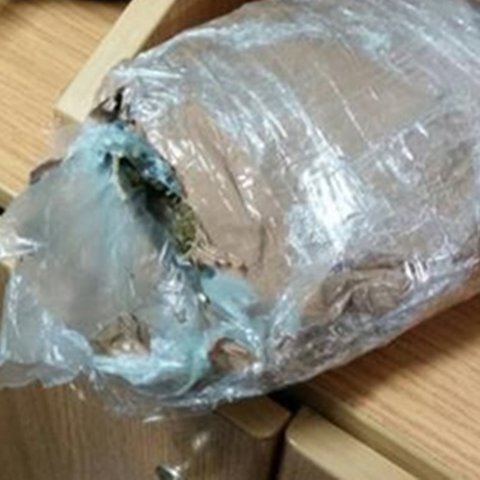 Εντοπίστηκαν δύο πιστόλια και ναρκωτικά σε δέμα στο παλιό αεροδρόμιο Λάρνακας-Προορίζονταν για το εξωτερικό